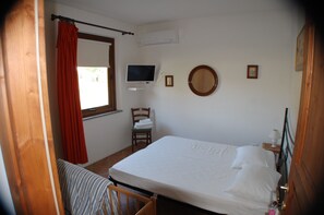 Free cots/infant beds, rollaway beds, free WiFi