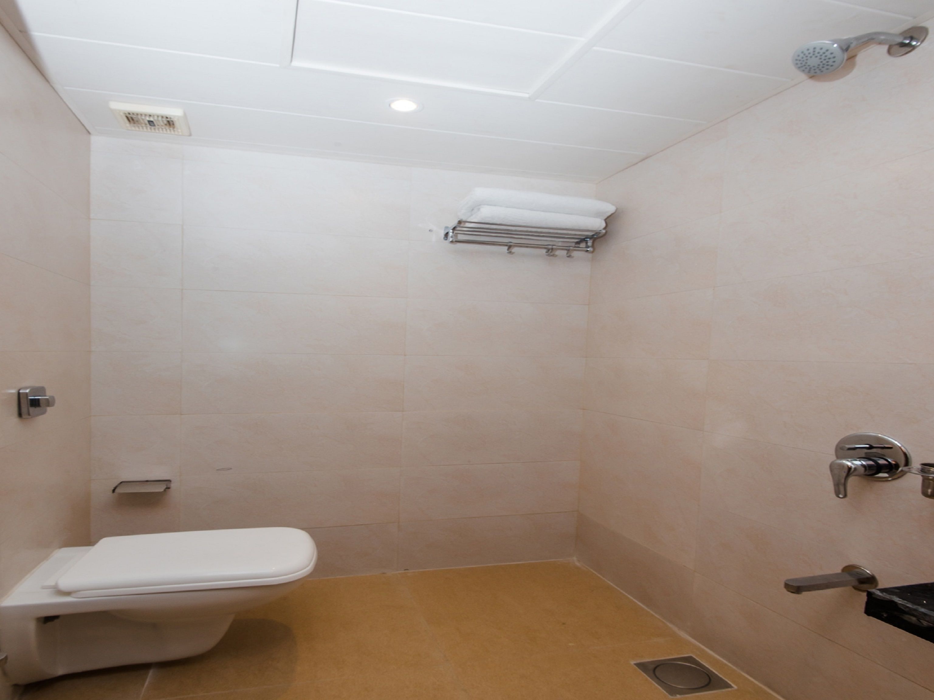 double or twin room | bathroom | free toiletries, towels