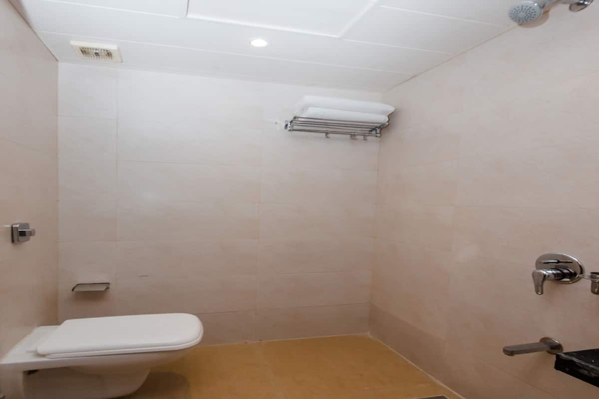 double or twin room | bathroom | free toiletries, towels