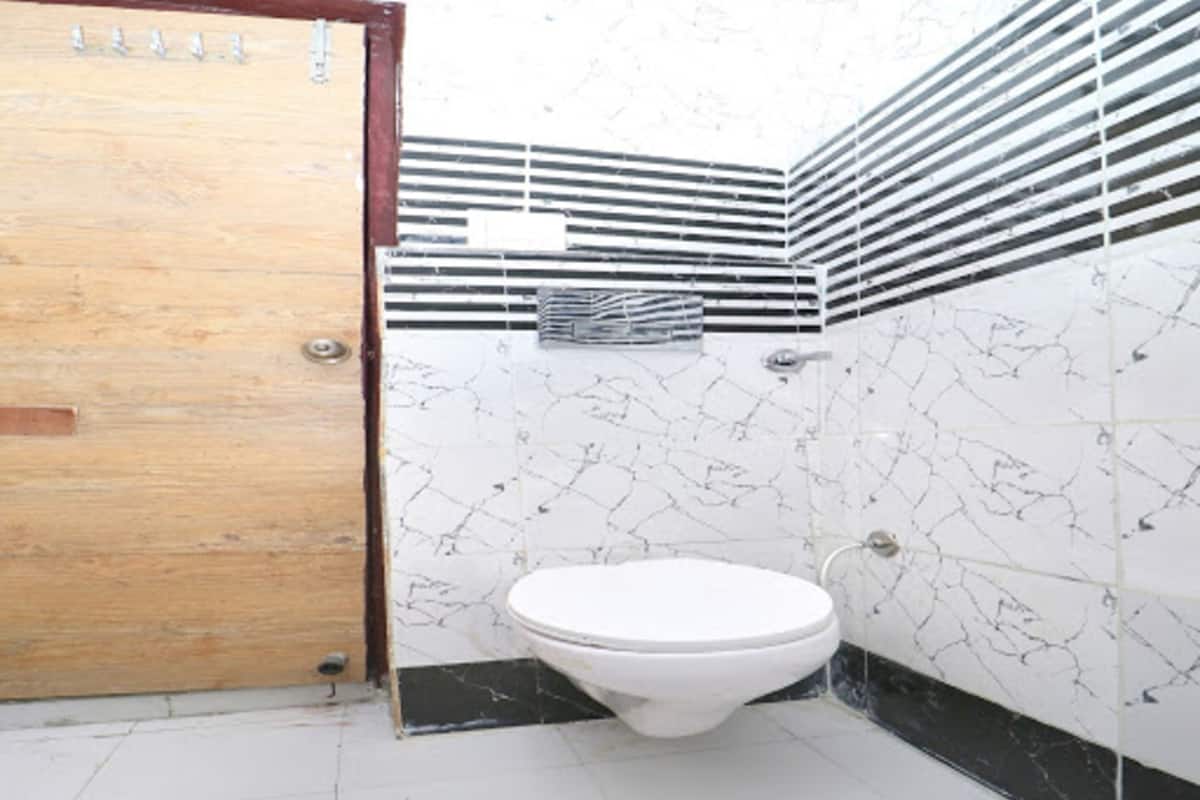 free toiletries, towels