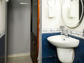 Double or Twin Room | Bathroom | Free toiletries, towels