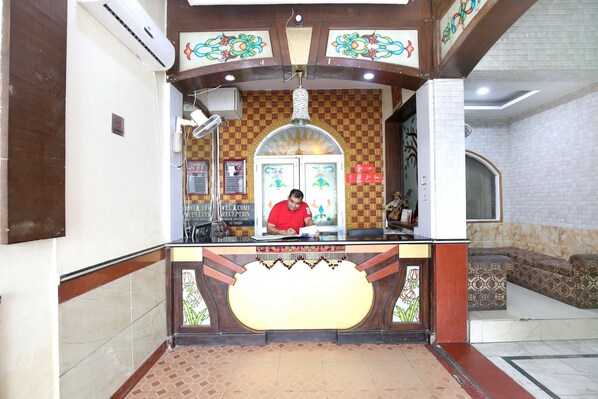 Reception - OYO 17430 Gulshah Hotel (Jalandhar)