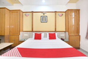 Room - OYO 17430 Gulshah Hotel (Jalandhar)