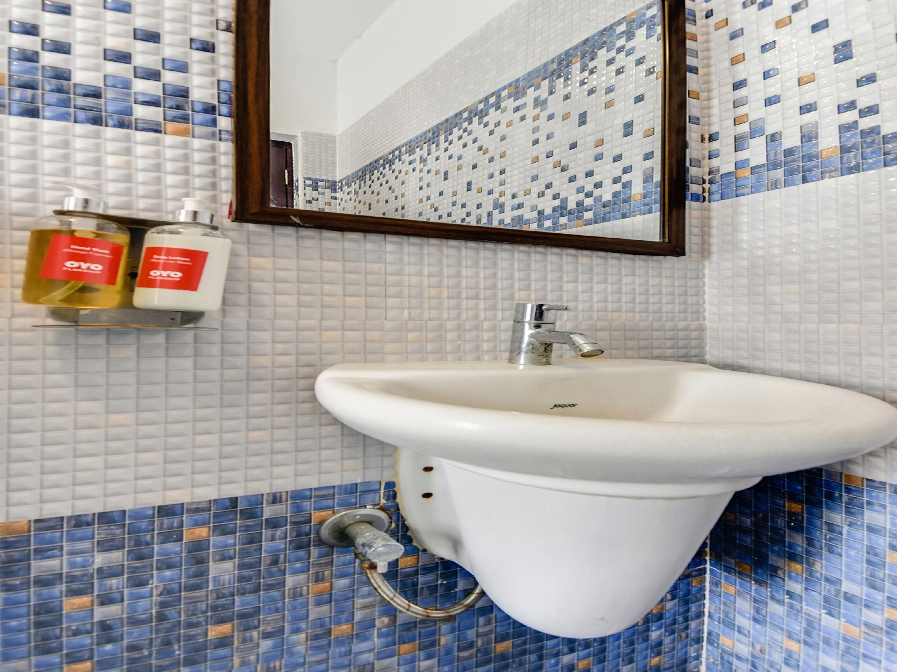 double or twin room | bathroom | free toiletries, towels