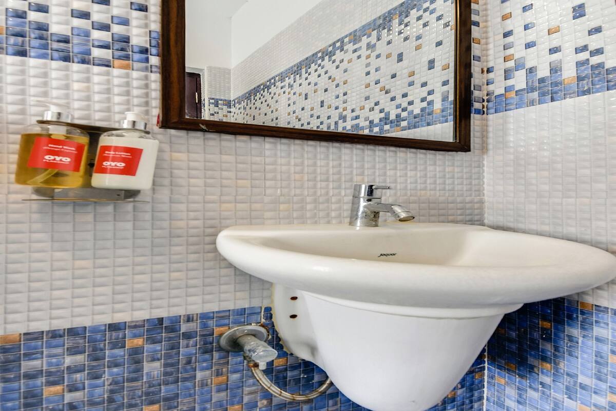 double or twin room | bathroom | free toiletries, towels