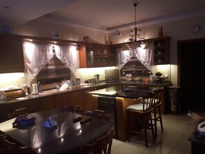 Family Quadruple Room | Shared kitchen