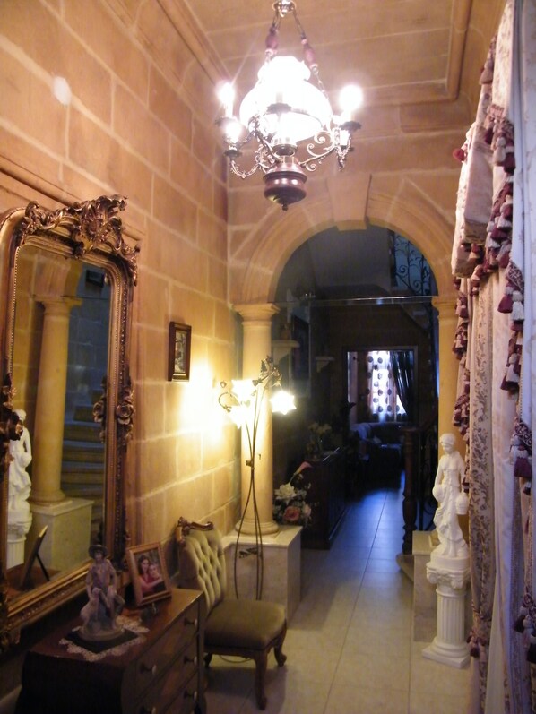 Reception - Nocturne Family House (Paola)