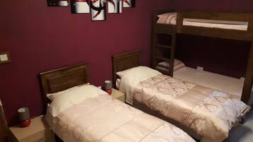 Family Quadruple Room | Dihias secara berasingan, dilengkapkan perabot secara berasingan