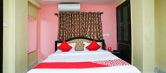 OYO 22566 Red Velvet Inn