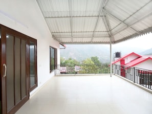 Terrace/patio - OYO Home 13529 Exotic 3BHK (Kasauli)