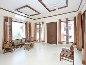 Double or Twin Room | Living area - OYO Home 13529 Exotic 3BHK (Kasauli)