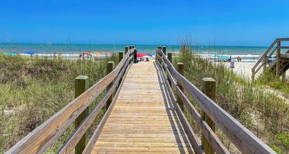 Grand Strand Resorts II #19! Charming & Affordable Oceanfront Escape - Perfect for Couples!