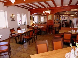 Free daily full breakfast  - Hotel Haus Burg Metternich (Beilstein)