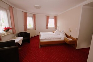 Cortinas blackout, wifi gratis y ropa de cama 