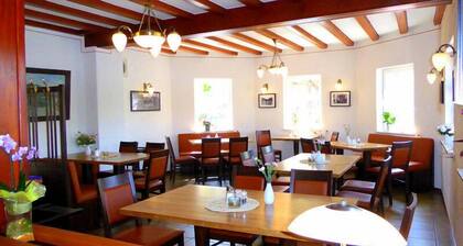 Hotel Haus Burg Metternich