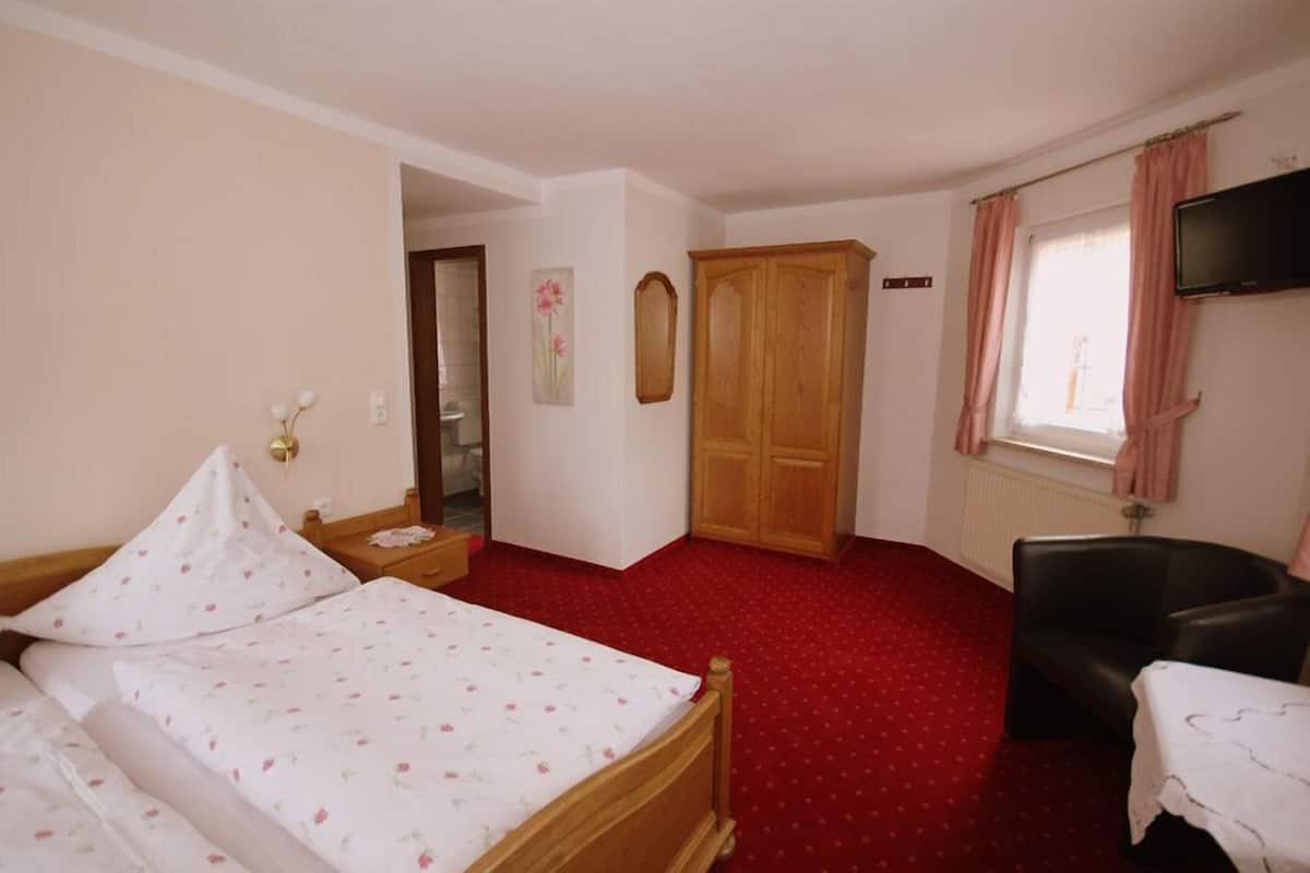 Blackout drapes, WiFi (free), bed sheets