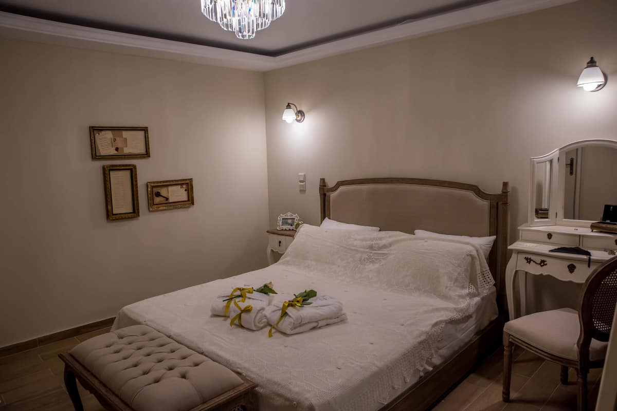 Executive Suite, 1 Bedroom, Courtyard Area (Ground Floor) | 1 bedroom, premium bedding, down comforters, memory foam beds