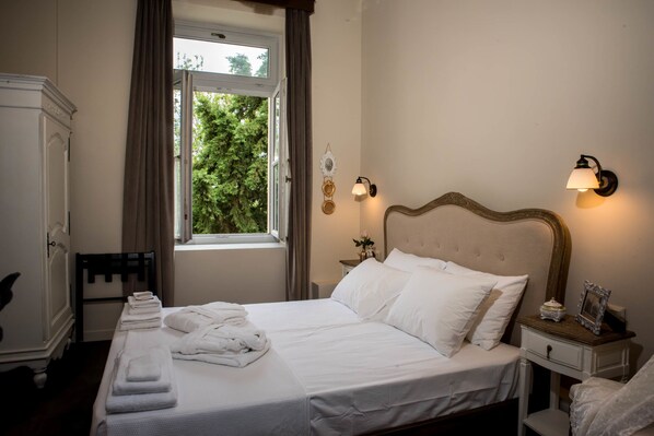 Suite, 1 habitación, piso ejecutivo | 1 habitación, ropa de cama de alta calidad y edredón 