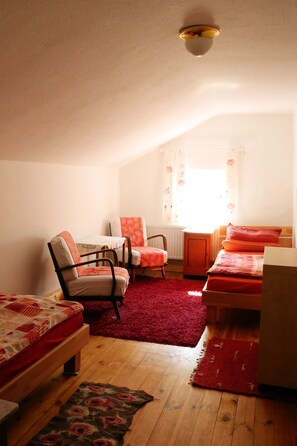 2 عدّة غرف نوم وواي فاي وملاءات أسرّة