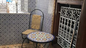 Desk, blackout drapes, iron/ironing board (on request), WiFi (free) - Dar Bennis (Rabat)