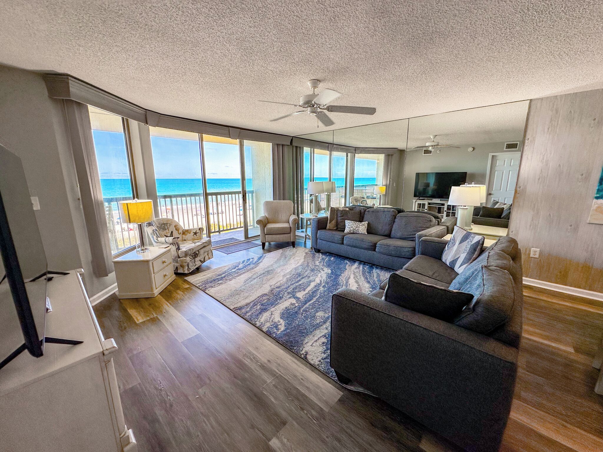 Flat-screen TV, Netflix, streaming services