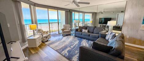 Flat-screen TV, Netflix, streaming services