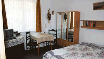 Double Room | Free WiFi, bed sheets