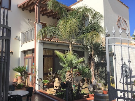 Fachada de la propiedad. B&B Baglio Cusenza