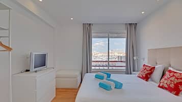 2 slaapkamers, een strijkplank/strijkijzer, internet, beddengoed