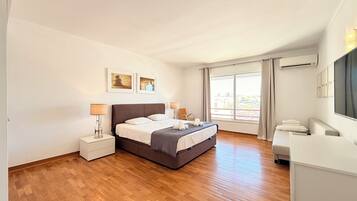 2 bedrooms, iron/ironing board, internet, bed sheets