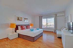 2 bedrooms, iron/ironing board, internet, bed sheets