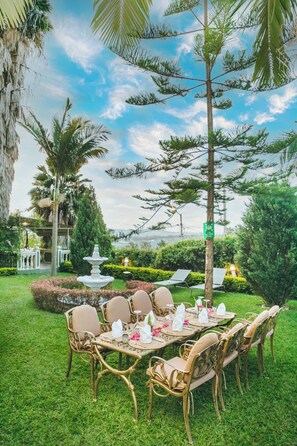 Spécialités Cuisine locale et internationale