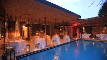 Outdoor pool, pool umbrellas, sun loungers
