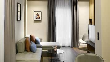 Executive Apartment, Courtyard View (R9) | Living room