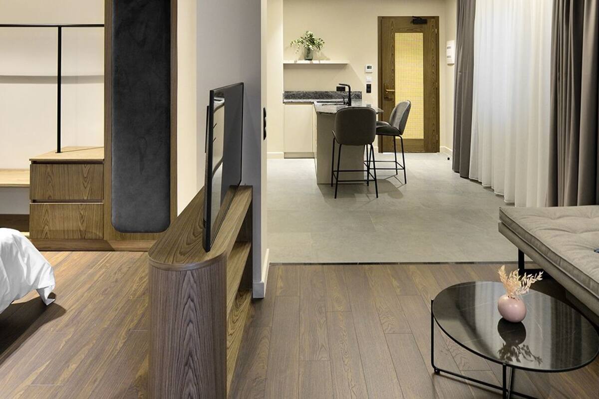 Appartement Exécutif, vue cour intérieure (R9) | Coin séjour