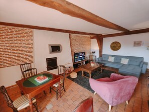 Téléviseur connecté, foyer, jeux vidéo, lecteur de DVD
