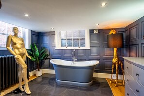 Bathtub, hair dryer, towels