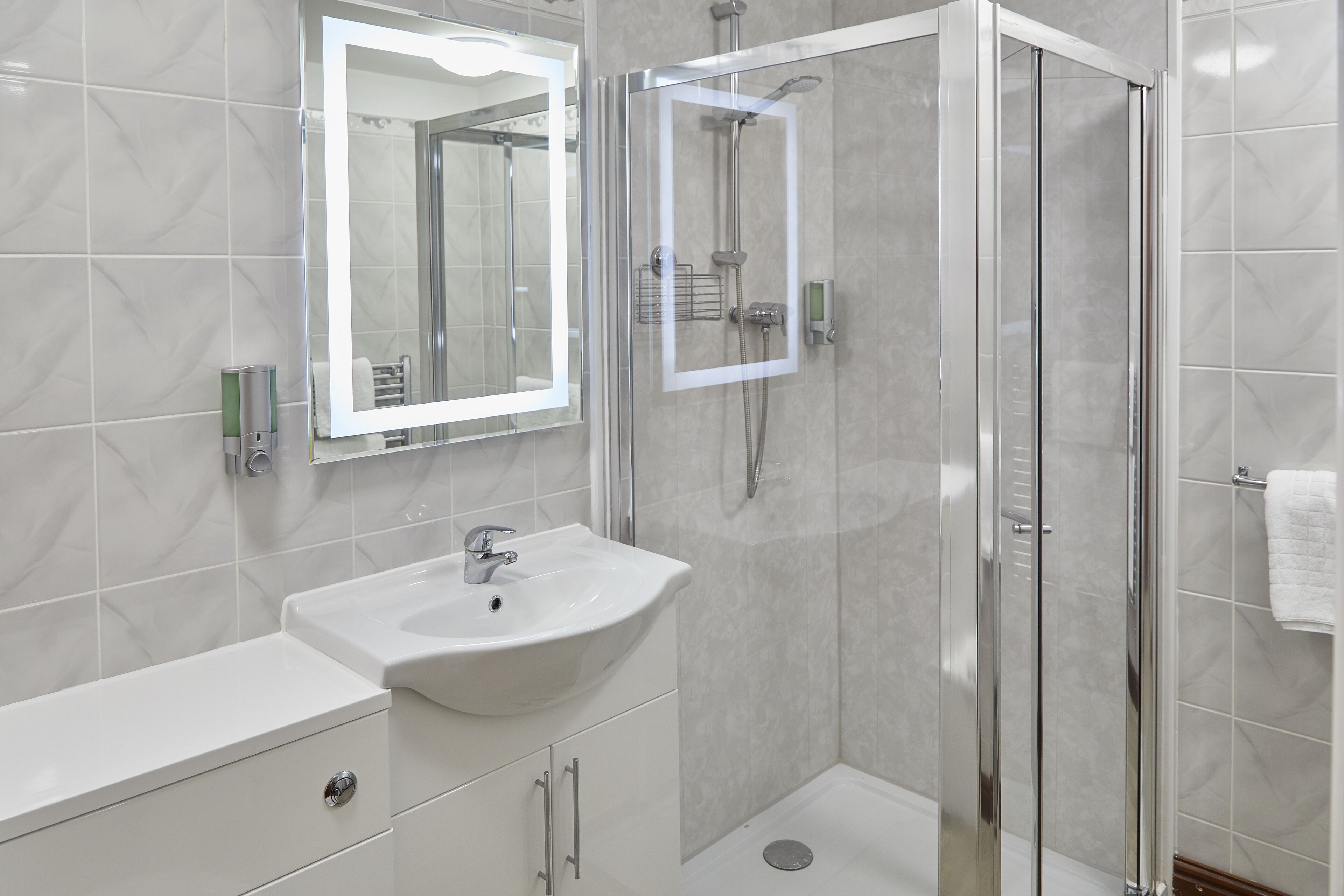 Double Room, 1 Double Bed | Bathroom | Shower, hair dryer, towels