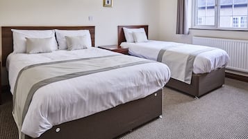 Twin Room, Multiple Beds | Desk, laptop workspace, iron/ironing board, free WiFi