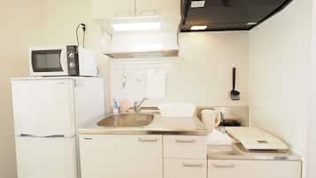 Quarto quádruplo | Cozinha americana privada | Geladeira, micro-ondas, cooktop, talheres/pratos/utensílios de cozinha