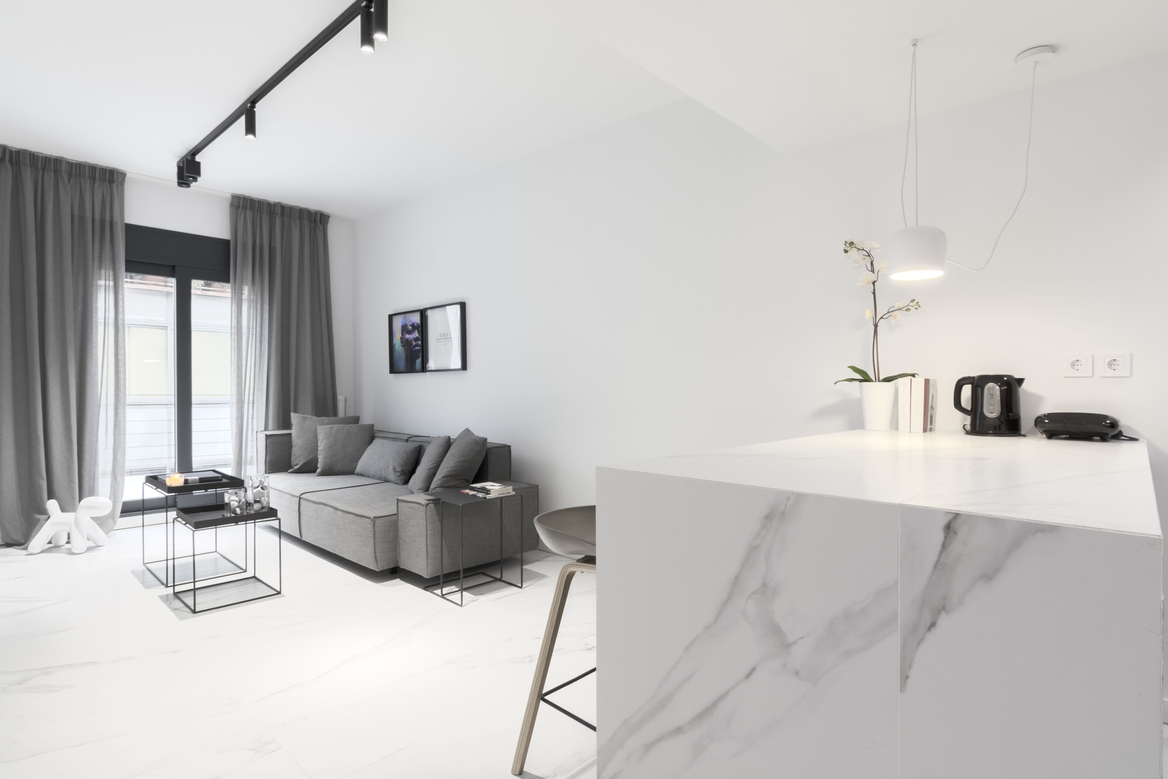 Luxury Apartment, 1 Bedroom, Balcony (H401) | Living area