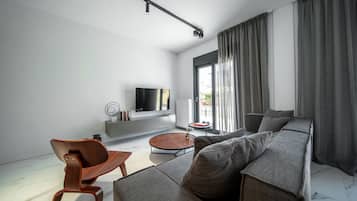 Luxury Apartment, 3 Bedrooms, Balcony (H501) | Hypo-allergenic bedding available, laptop workspace, soundproofing