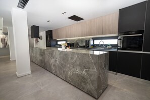 Appartement Premium, 3 chambres, balcon, vue ville (H601) | Cuisine privée