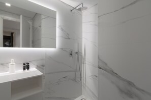 Luxury Apartment, 2 Bedrooms (H503) | Bathroom - Heritage Apartments (Athens)