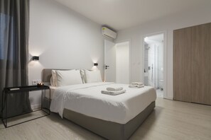 Hypo-allergenic bedding, laptop workspace, soundproofing - Heritage Apartments (Athens)