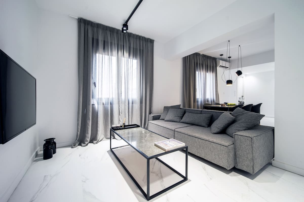 Apartamento superluxo, 2 quartos (H404) | Roupas de cama antialérgicas, espaço de trabalho para notebook