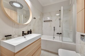 Comfort-lejlighed - 1 soveværelse - balkon (4 people) | Badeværelse | Bruser, hårtørrer, håndklæder, Sæbe