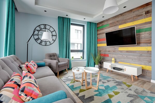 Deluxe-lejlighed - 1 soveværelse - balkon (4 people) | Opholdsområde | Fladskærms-tv