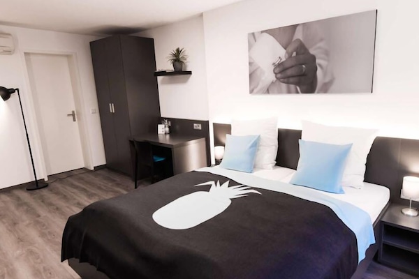 Studio | Desk, soundproofing, iron/ironing board, free WiFi