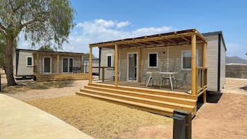 Premium Bungalow | 2 bedrooms, free WiFi, bed sheets